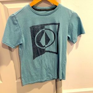 Kids volcome t shirt wore a couple time perfect condition